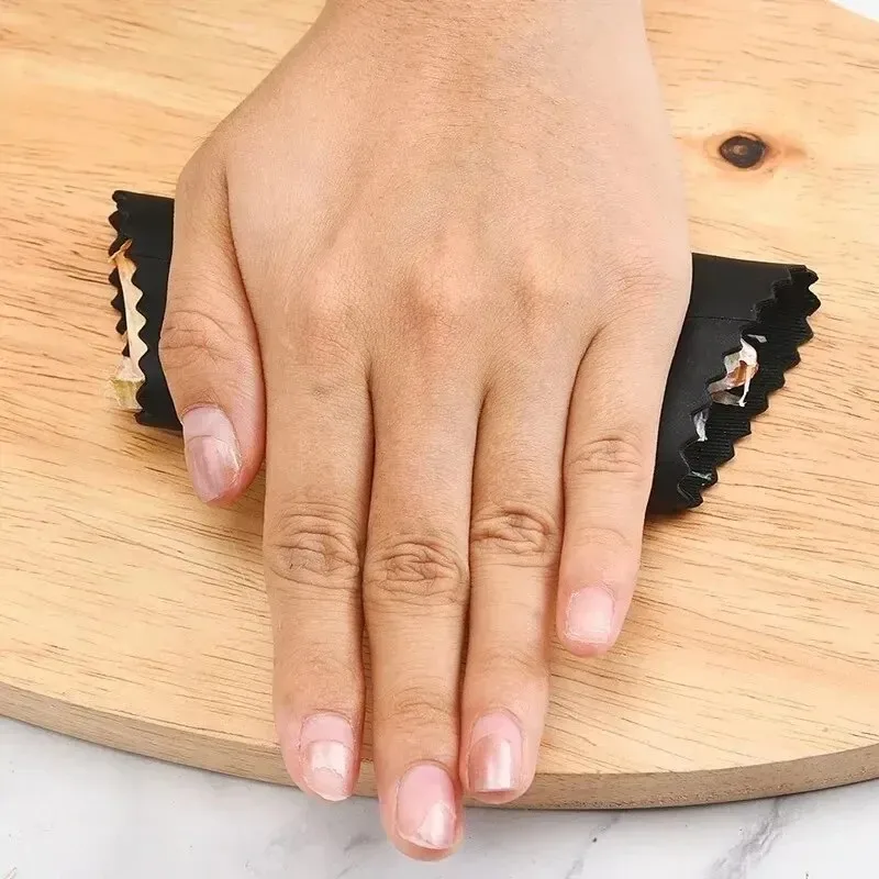 Tubo spelafili per aglio Peeli - Kitchen Gadgets Garlic recensione e prezzo